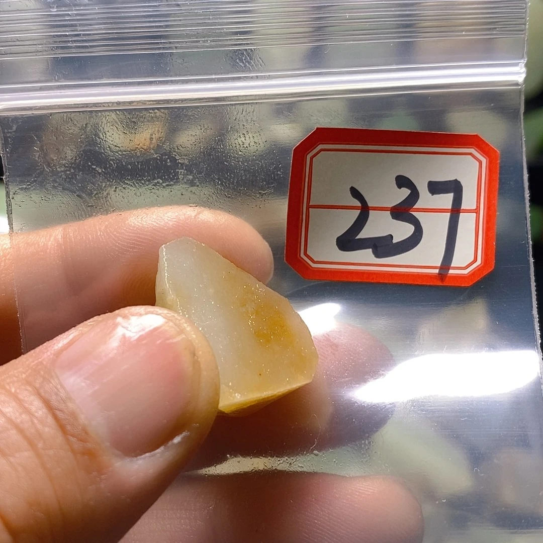 猫***规和田玉（糖玉）未镶嵌珠宝半成品