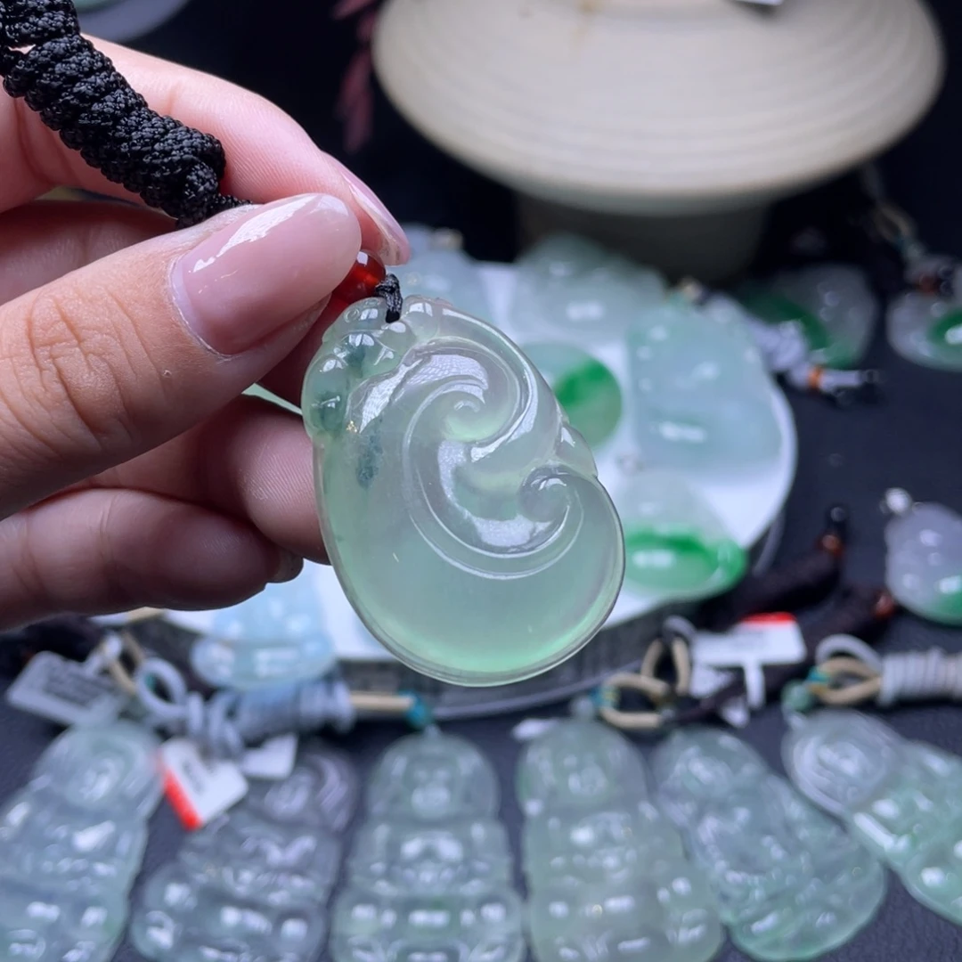 颈饰未镶嵌翡翠