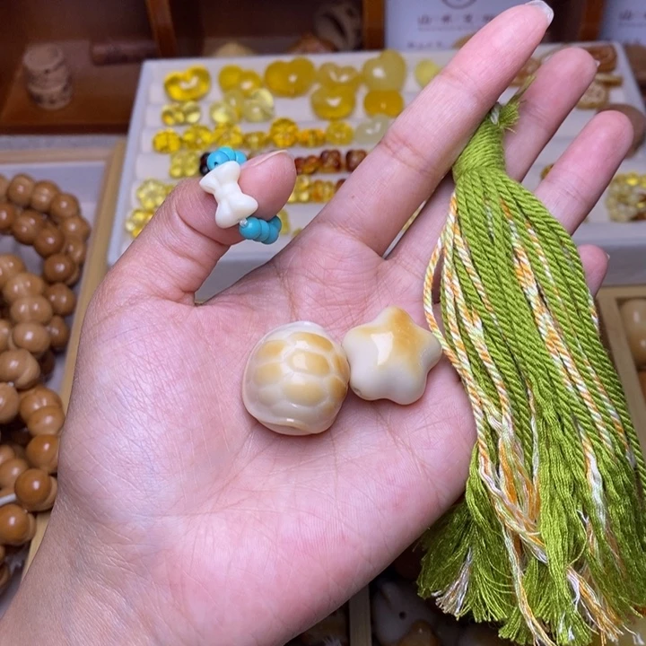 浅***谧猴头核桃吊坠绿流苏蝴蝶结蓝卡星星大富甲