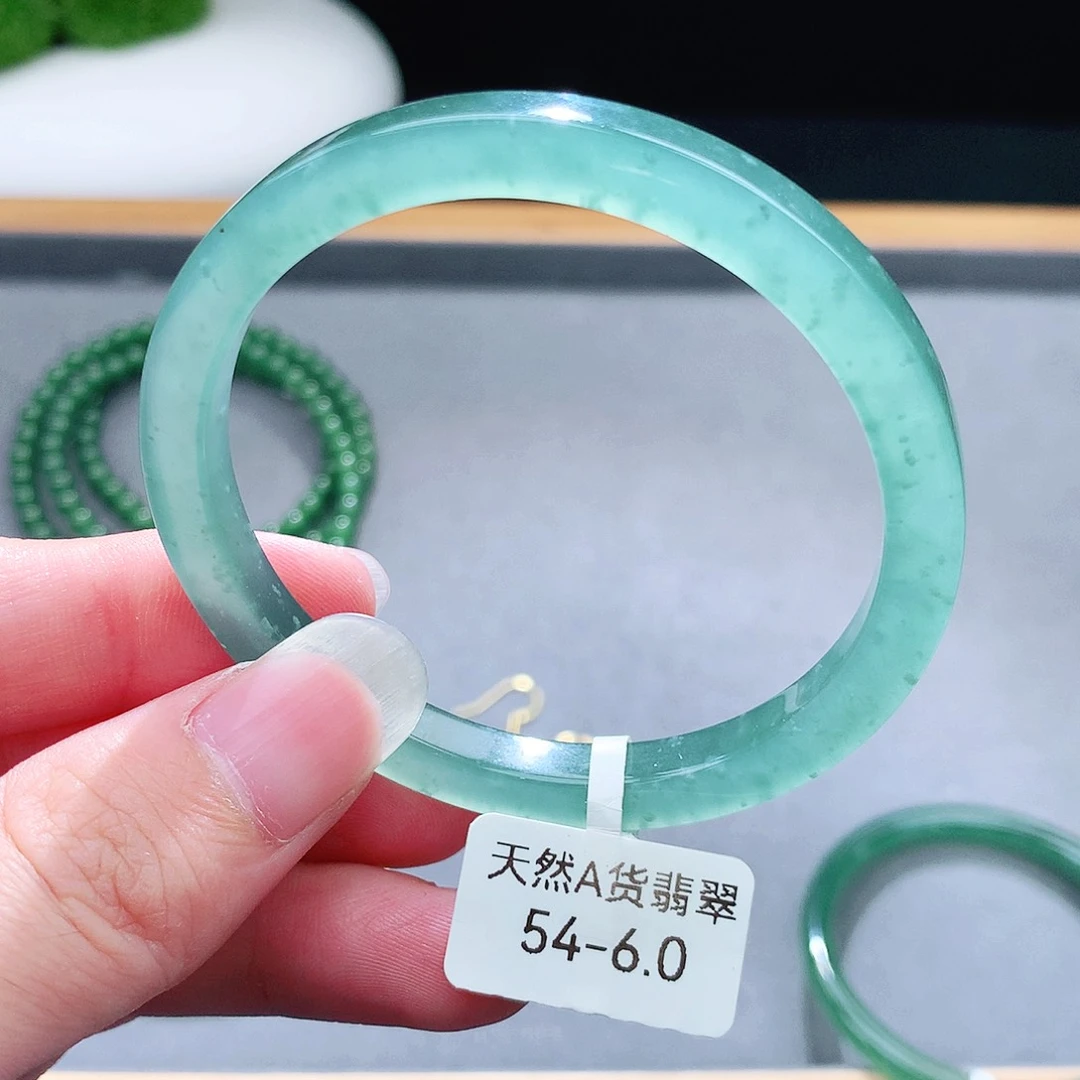 未镶嵌手镯（圆镯）翡翠