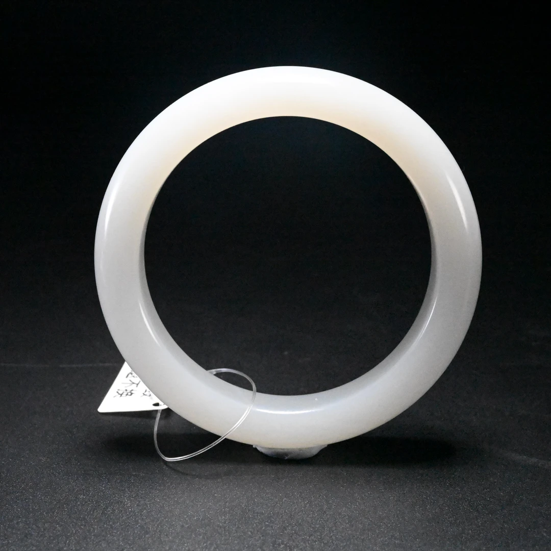 LOT8818和田玉手镯/保利