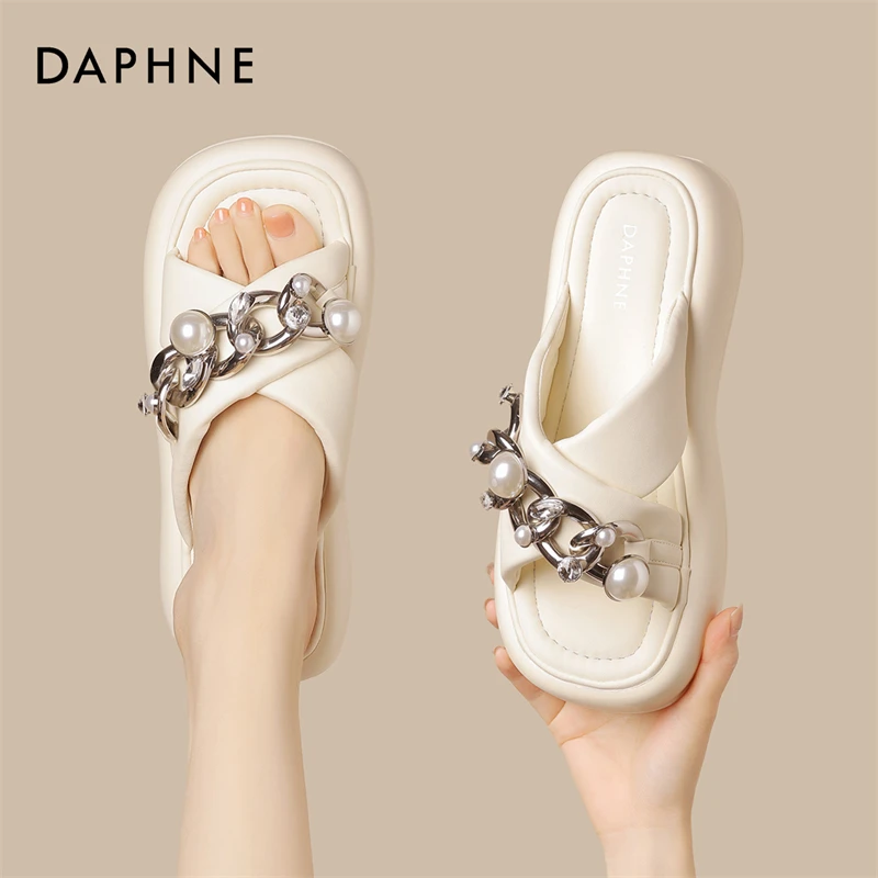 达芙妮白色厚底拖鞋女2025夏季新款一字拖平底外穿舒适百搭半拖鞋