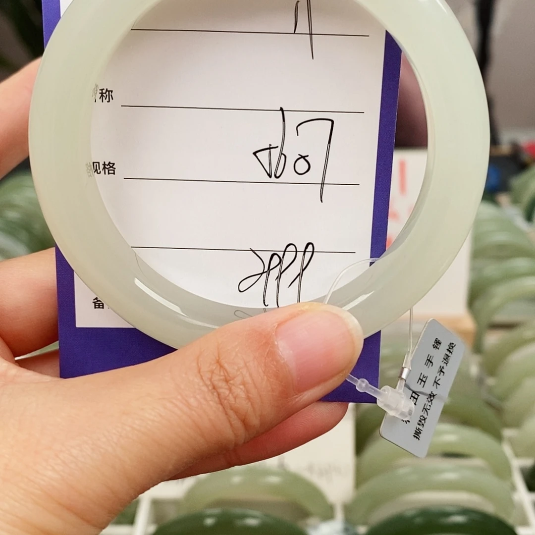 和田玉未镶嵌手镯微色差11