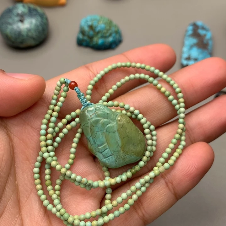 绿松石未镶嵌颈饰