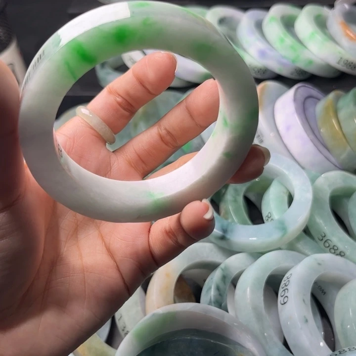 定制翡翠未镶嵌手镯