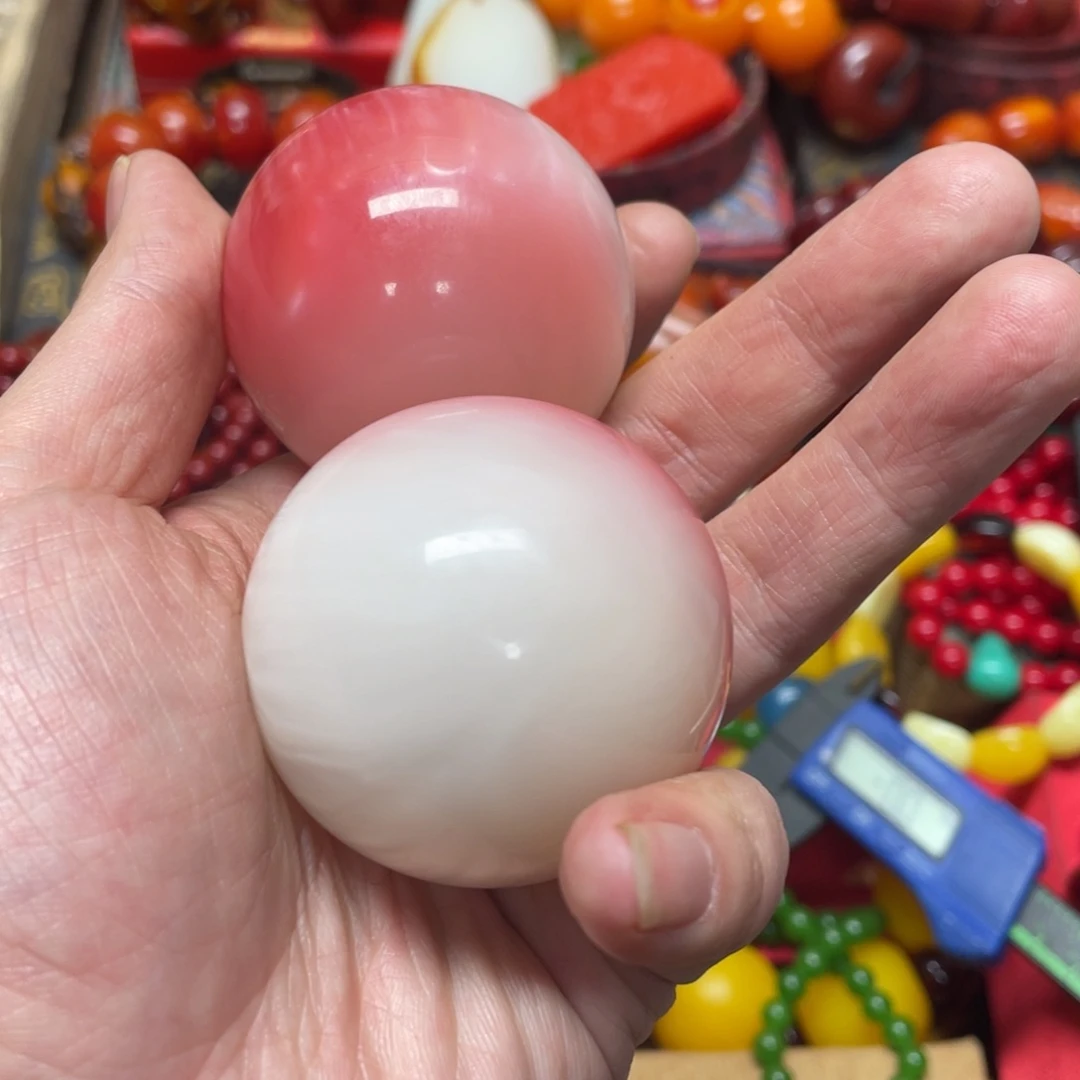 琥珀裸石未镶嵌好物推荐如图所示