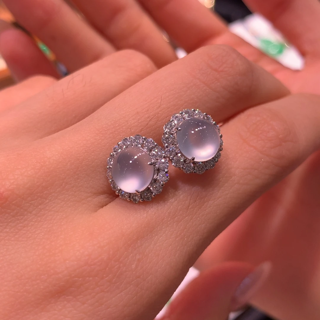 18K金镶嵌翡翠耳饰