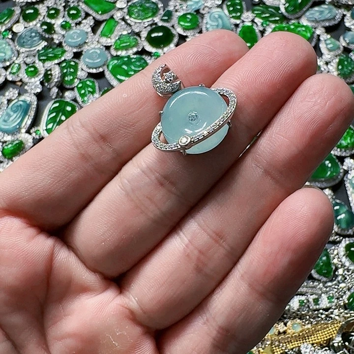 翡翠颈饰未镶嵌天然A货翡翠放漏