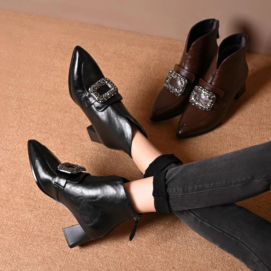 2025年秋冬季新款尖头水钻方扣高跟鞋软皮瘦瘦靴子