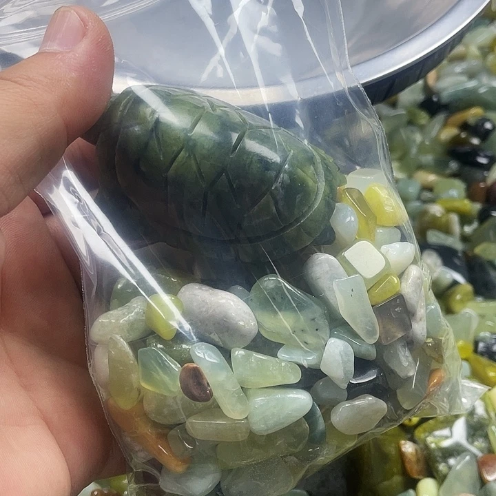 蛇纹石玉未镶嵌珠宝奇石