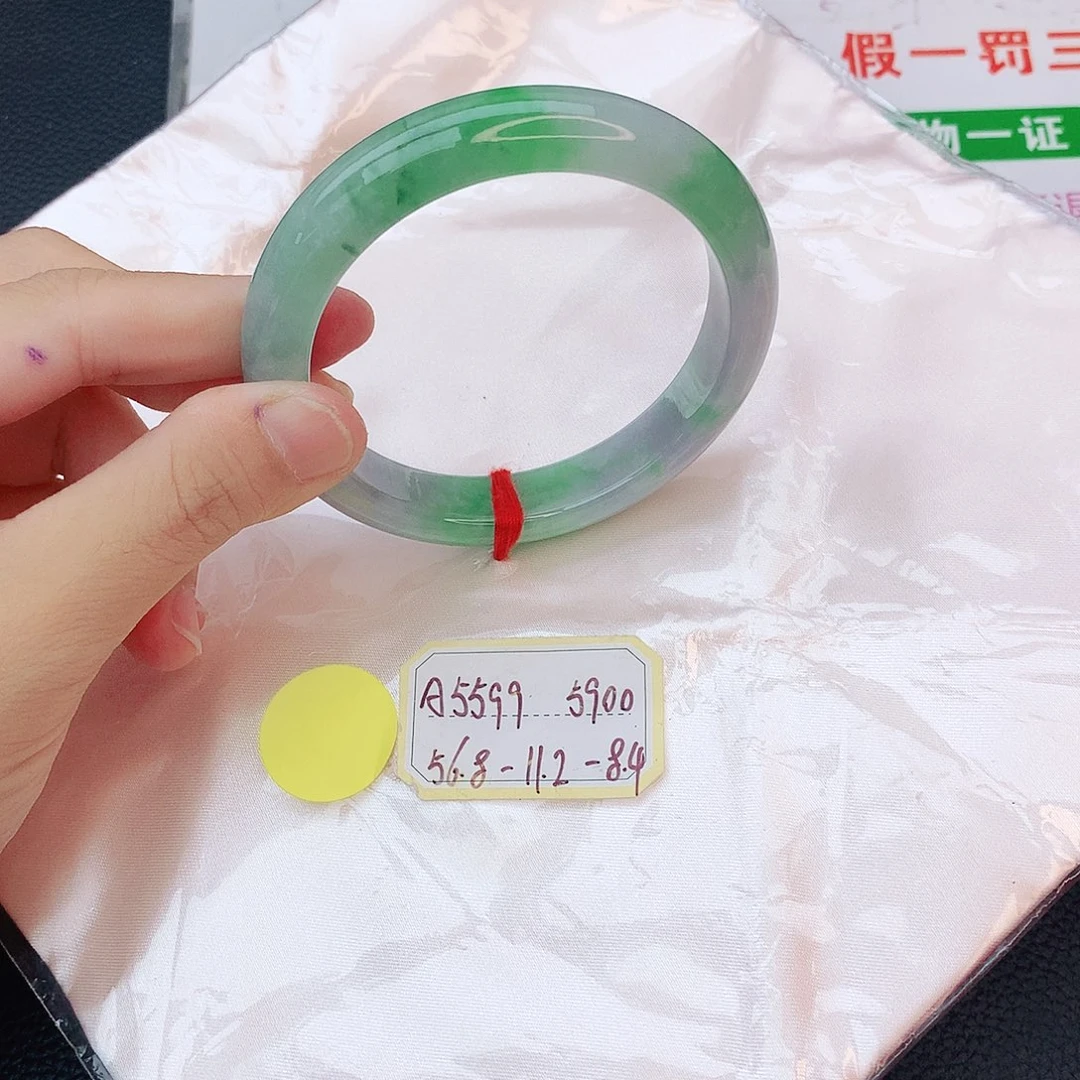 翡翠手镯未镶嵌翡翠