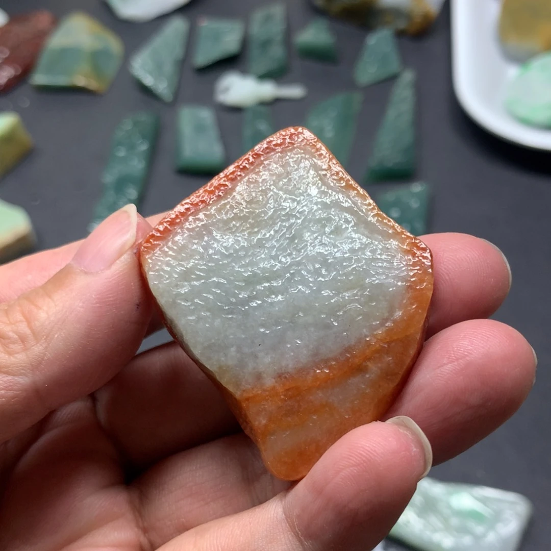 翡翠颈饰未镶嵌翡翠