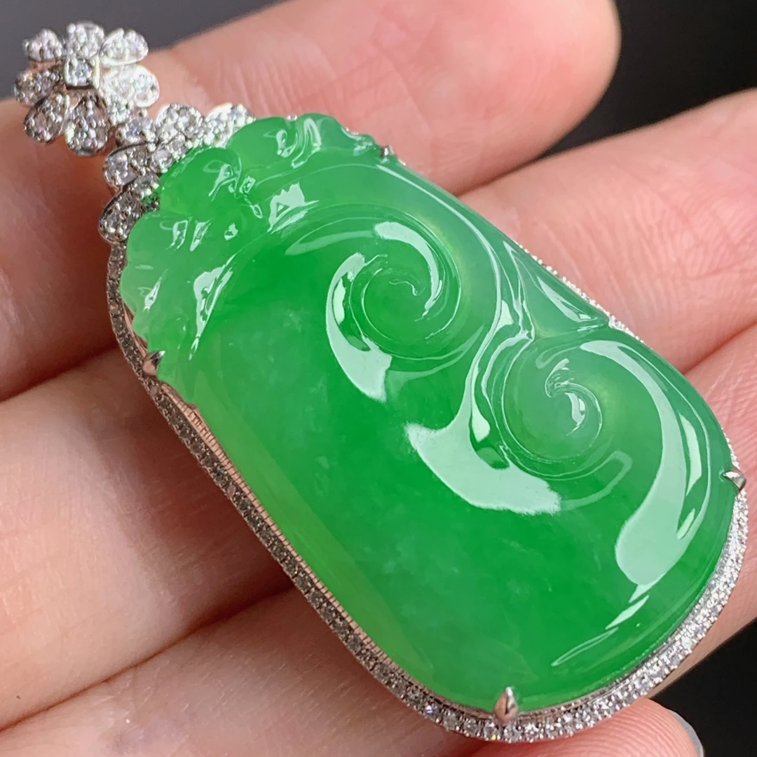 天然缅甸A货翡翠冰种阳绿如意镶嵌18k金吊坠气质时尚气质玉如意1