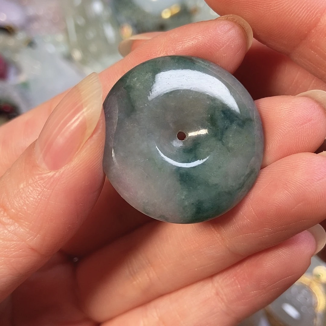 翡翠未镶嵌颈饰平安扣