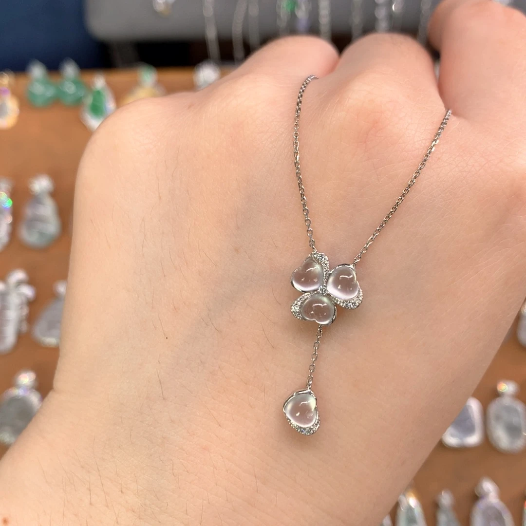 翡翠18K金镶嵌颈饰小爱心