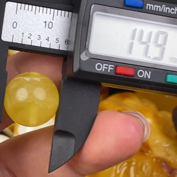 蜜蜡未镶嵌裸石微瑕365