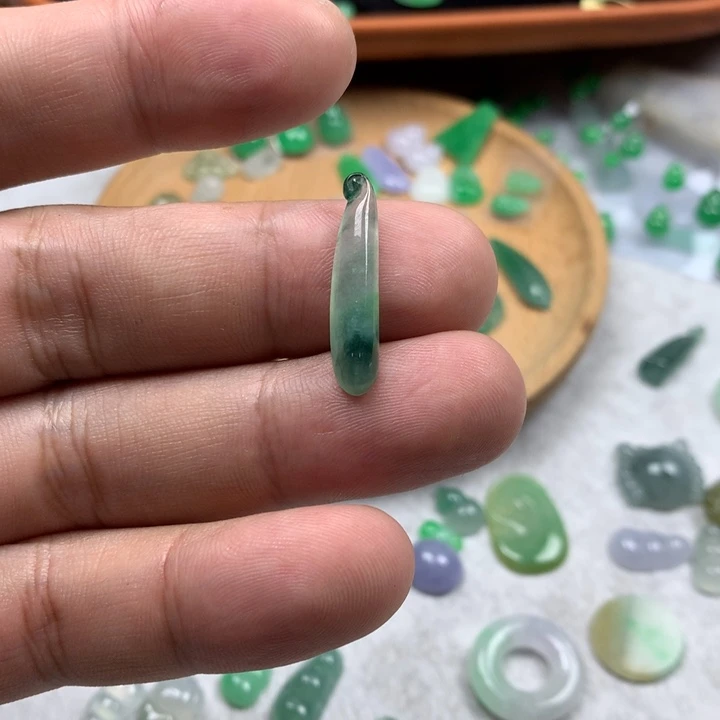 翡翠裸石缅甸a货翡翠裸石