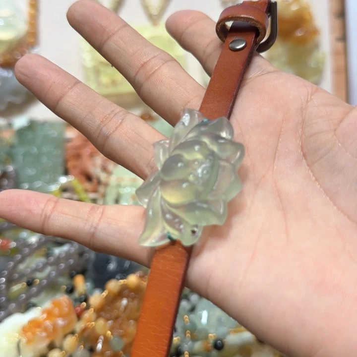 未镶嵌蛇纹石玉吊坠