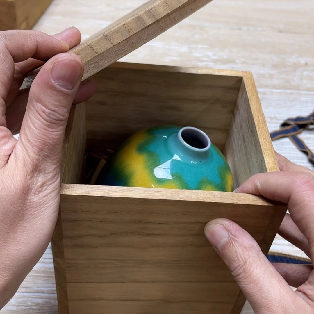 瓷片我****笑密密麻麻地排列着一个