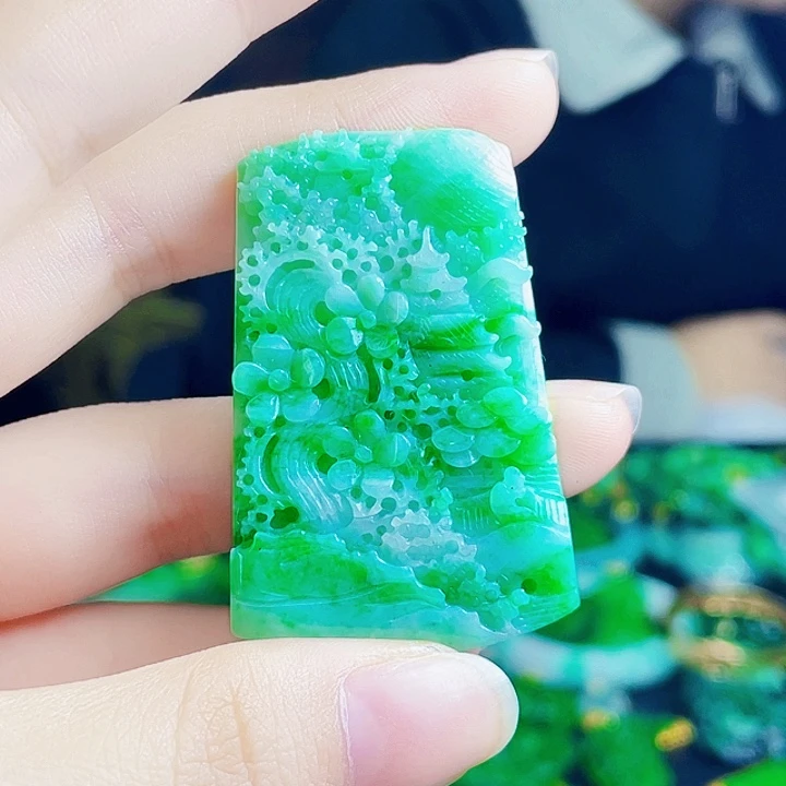 颈饰未镶嵌翡翠多样性