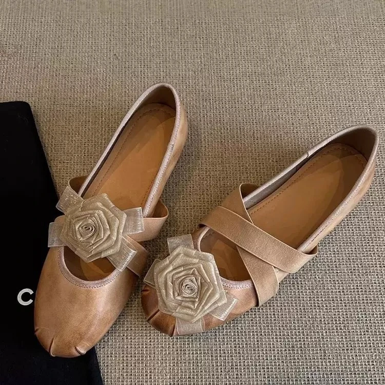2025新款圆头春季舒适休闲花朵女方口鞋学院风浅口单鞋复古