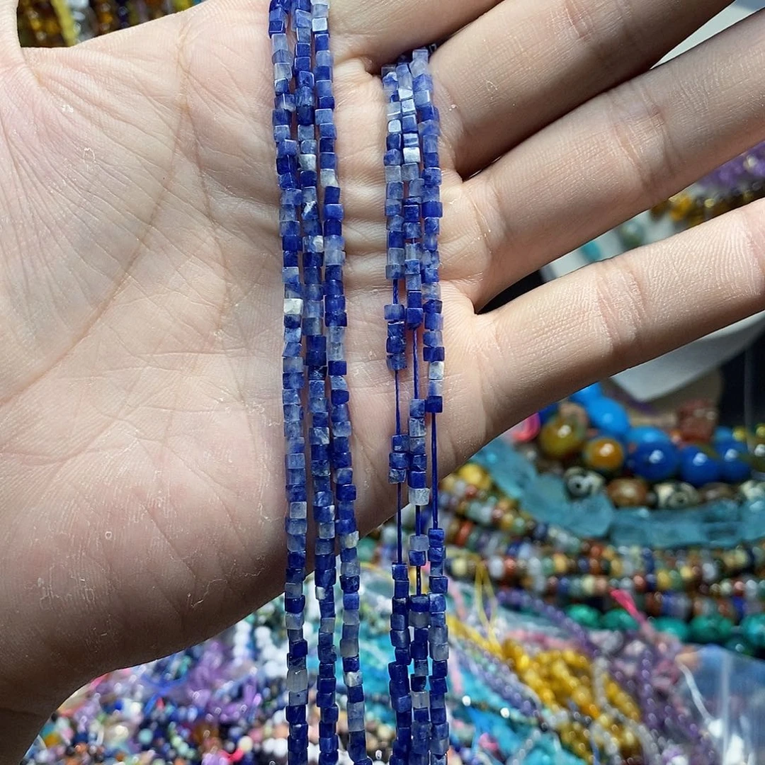 石英质玉未镶嵌，蓝纹方糖3×3mm，