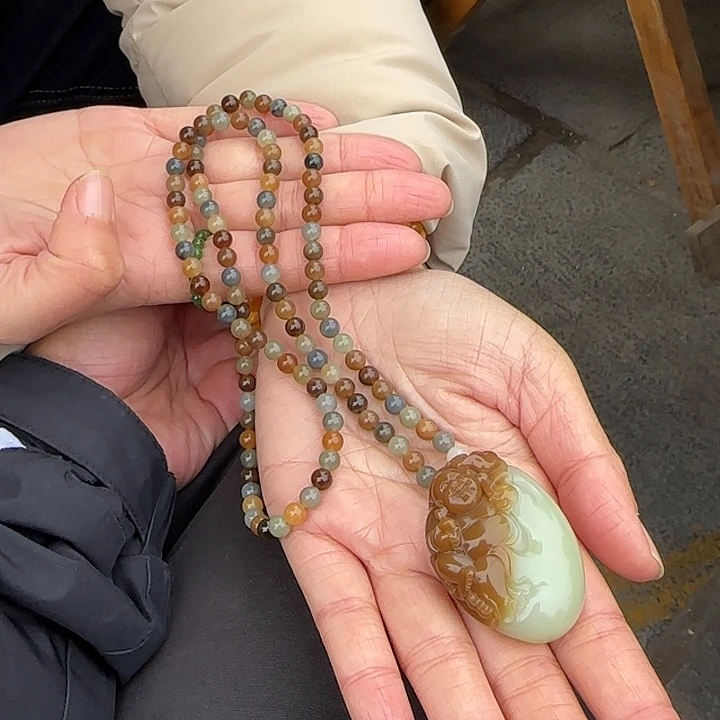 和田玉颈饰未镶嵌