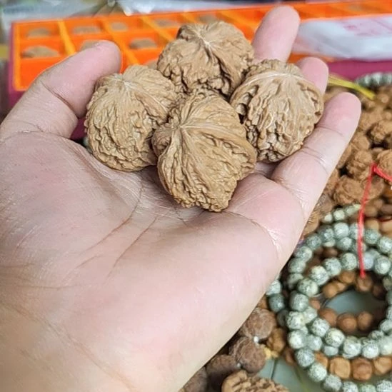 乾***络把件文玩核桃磨盘异形，练手，朋友福利