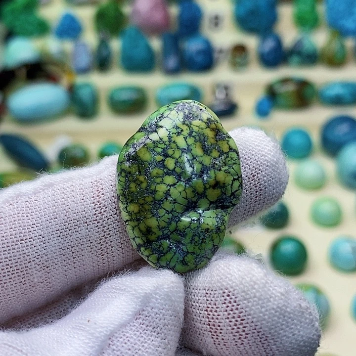 绿松石配饰未镶嵌