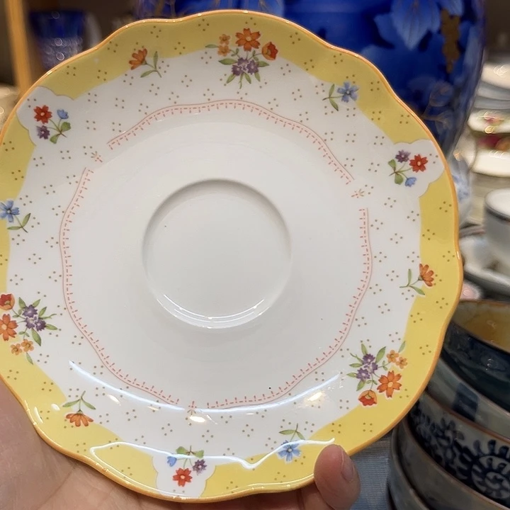 瓷片咖啡杯里的咖啡是我的最爱了