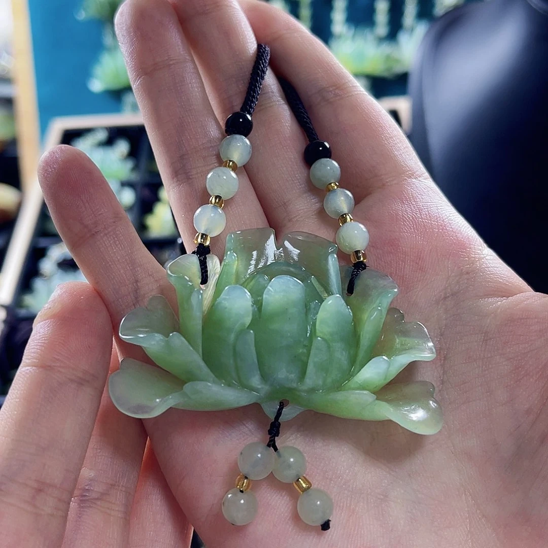 蛇纹石玉颈饰合金