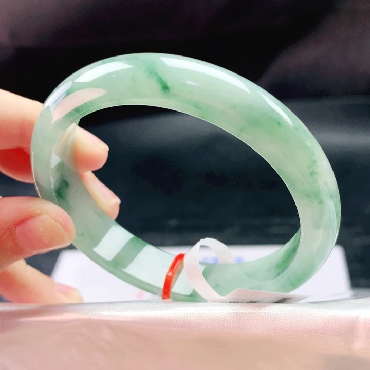 翡翠未镶嵌手镯54贵妃