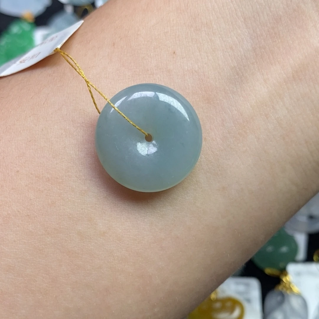 翡翠未镶嵌颈饰平安扣