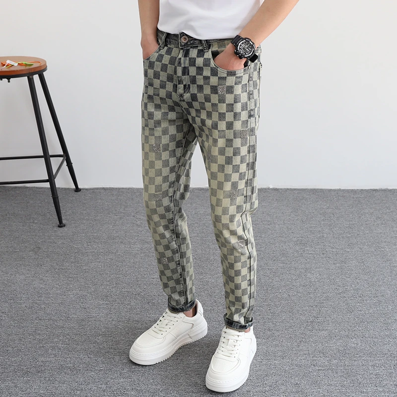 九分牛仔裤男2025春夏爆款裤子个性潮牌烫钻棋盘格韩版修身小脚裤
