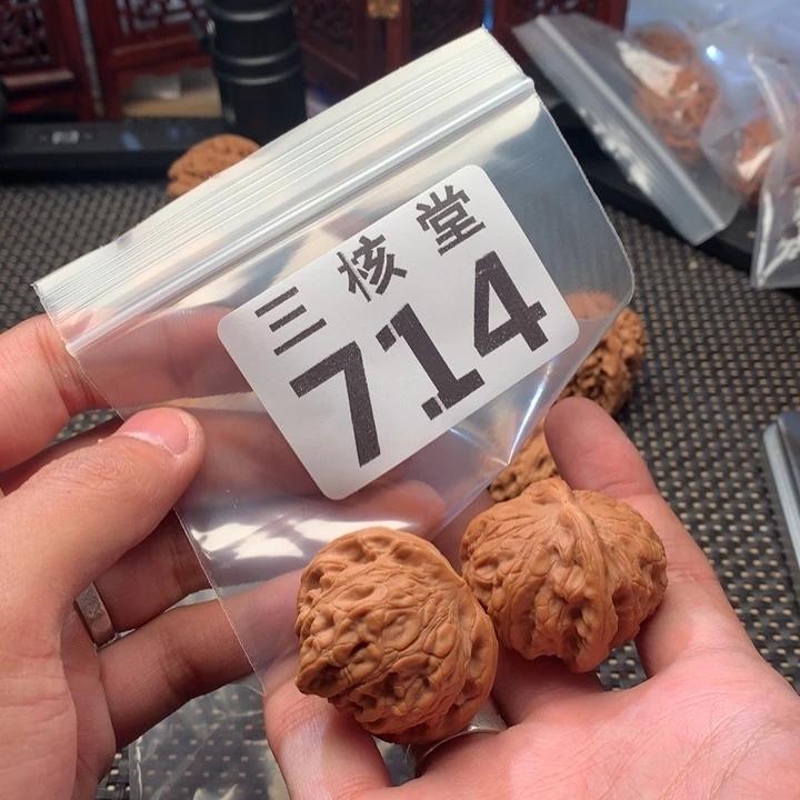 文玩核桃把件小金鱼