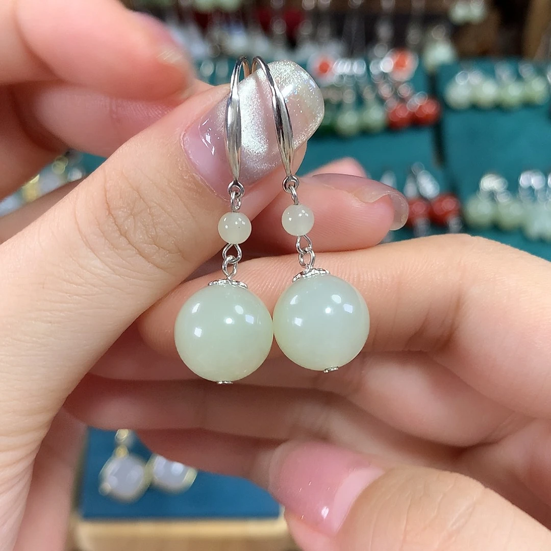 和田玉银S925镶嵌耳饰天然卡12mm左右（暖白色）