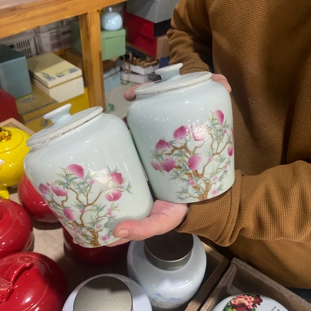 五福九桃陶瓷茶叶罐2个