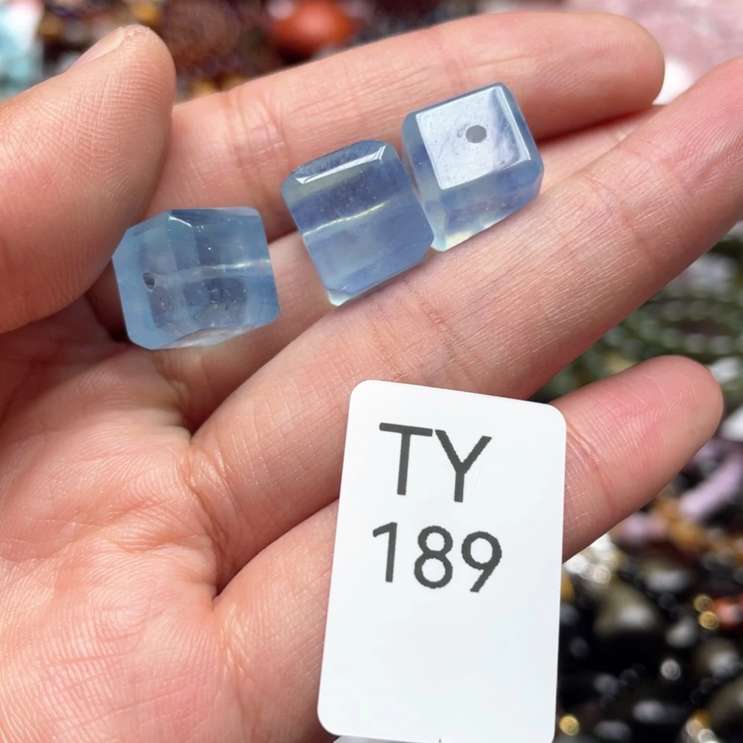 水晶多样性发一只未镶嵌