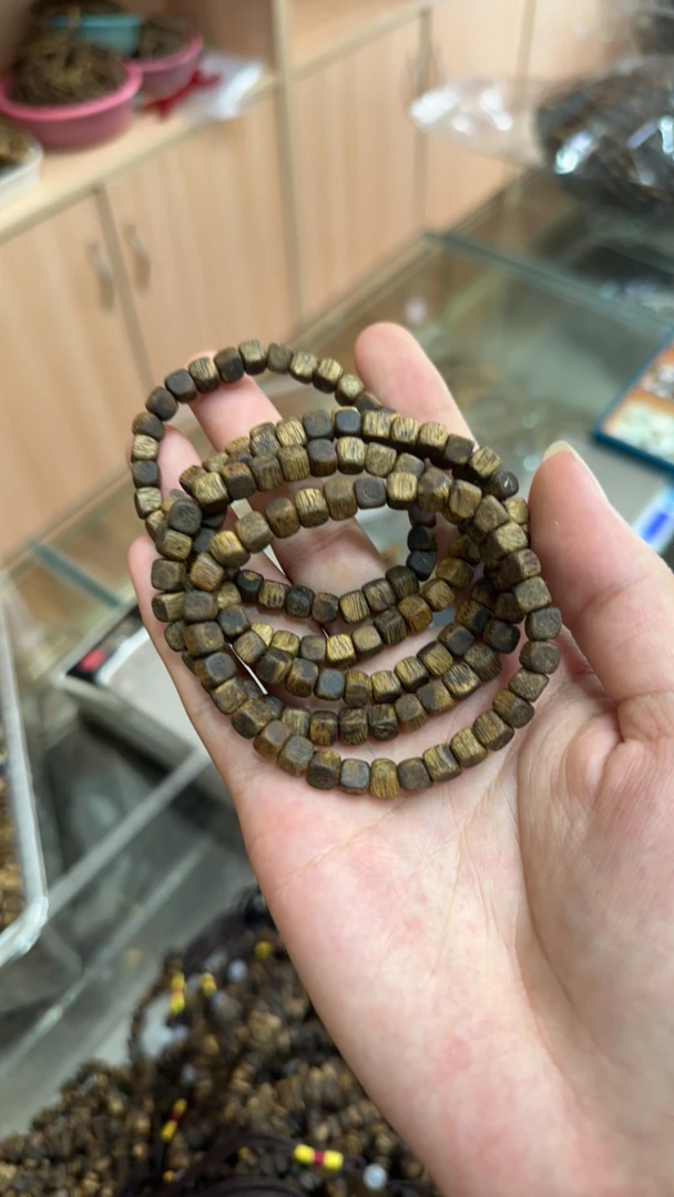 沉香海南莺歌绿棋随形方糖沉香手串3克➕多样性发一@@5-28-2