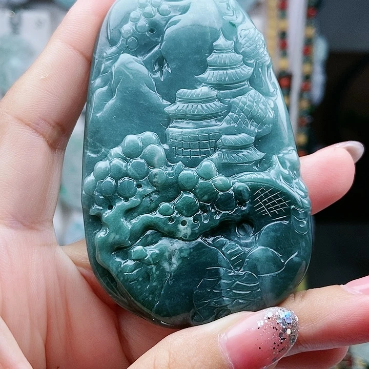 翡翠足铂镶嵌颈饰翡翠