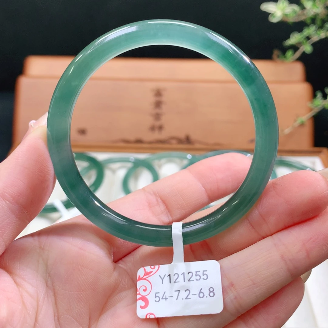 翡翠手镯未镶嵌天然
