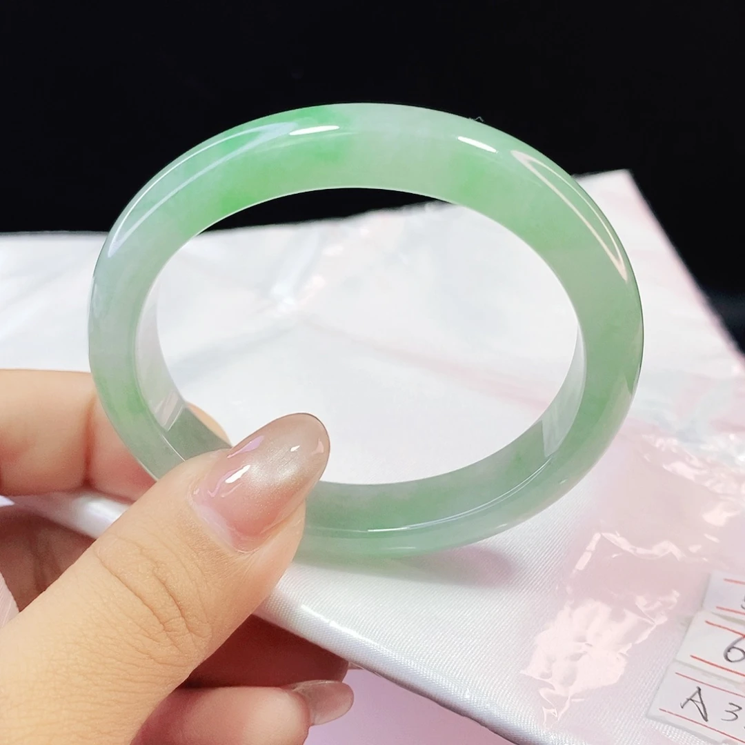 翡翠手镯未镶嵌帮****亮54贵妃