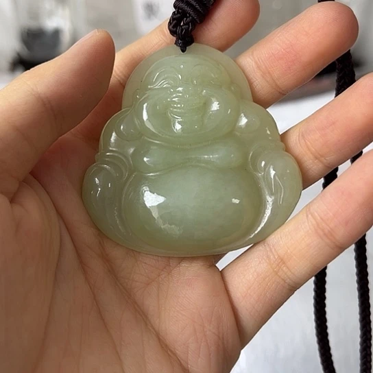 和田玉未镶嵌颈饰矿坑