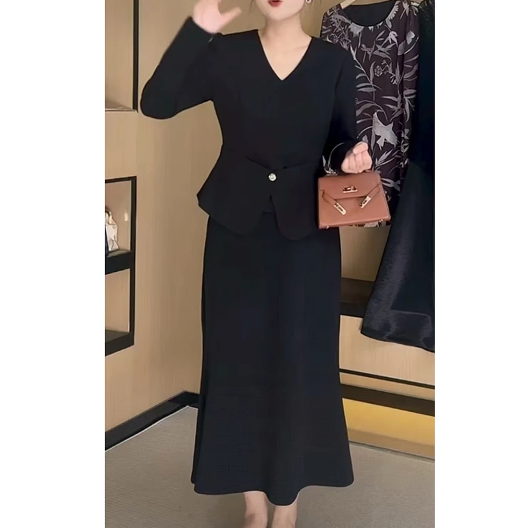 3298-2025年秋季新款时尚气质名媛风显瘦上衣+半身裙两件套