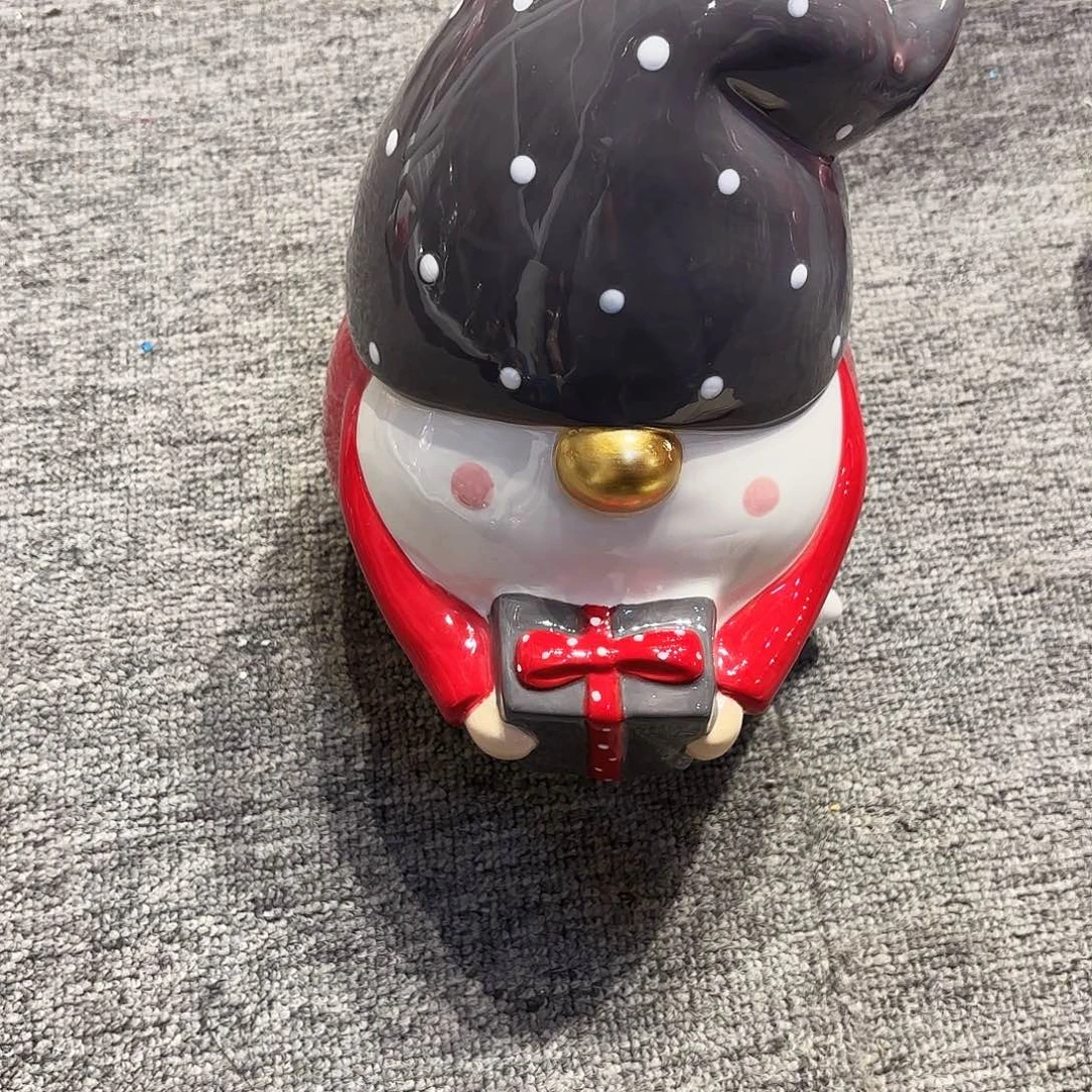 小***歪陶瓷艺术设计中心