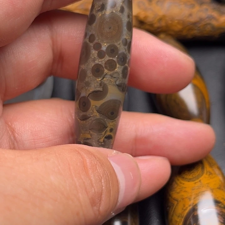 四***望石英岩玉合金颈饰