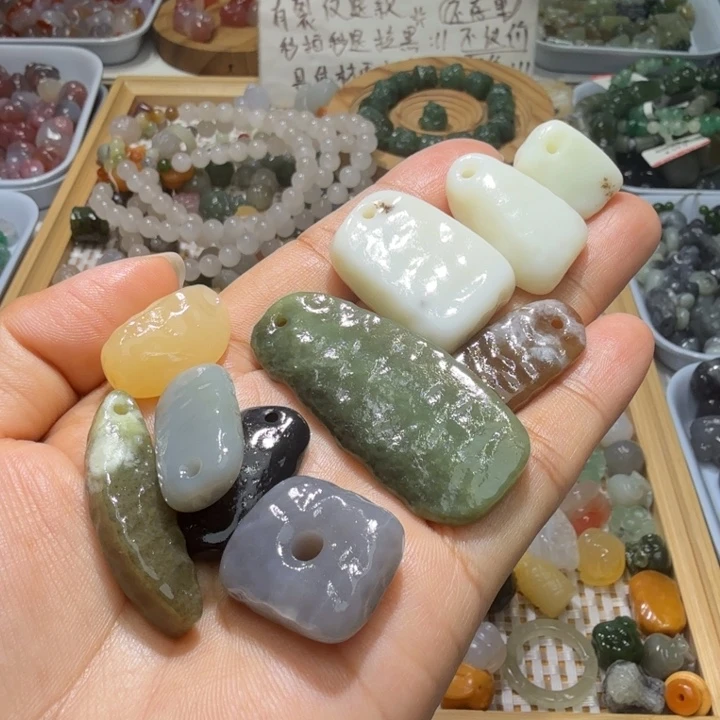 璐***璐和田玉未镶嵌珠宝半成品