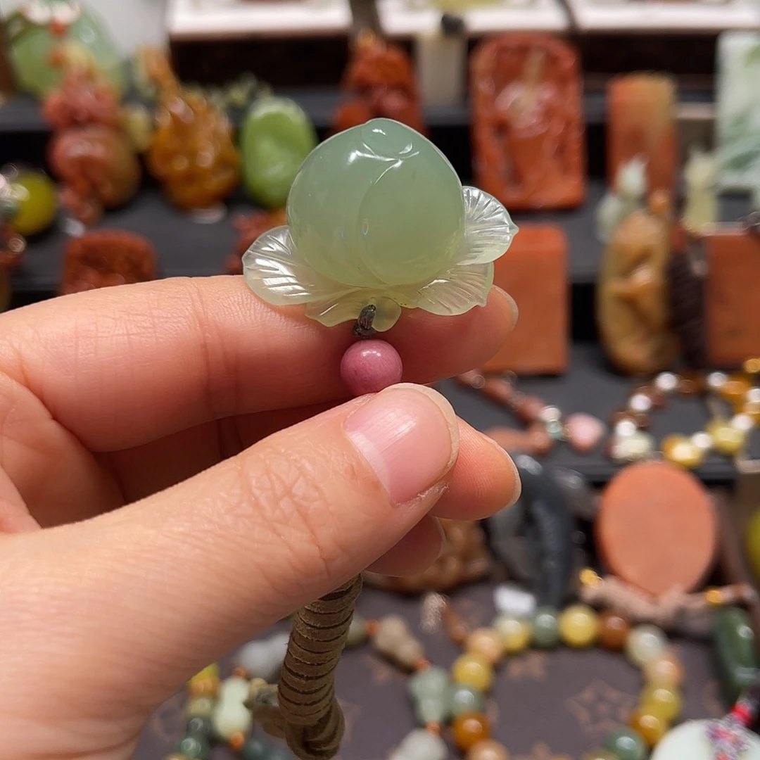 未镶嵌岫玉吊坠，