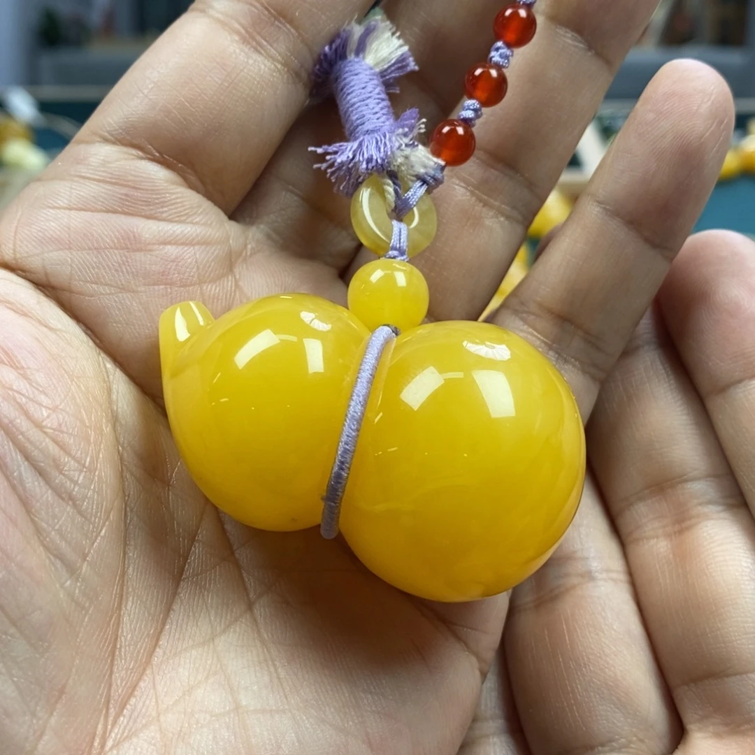 琥珀未镶嵌珠宝奇石鸡油黄蜜蜡葫芦，31.97