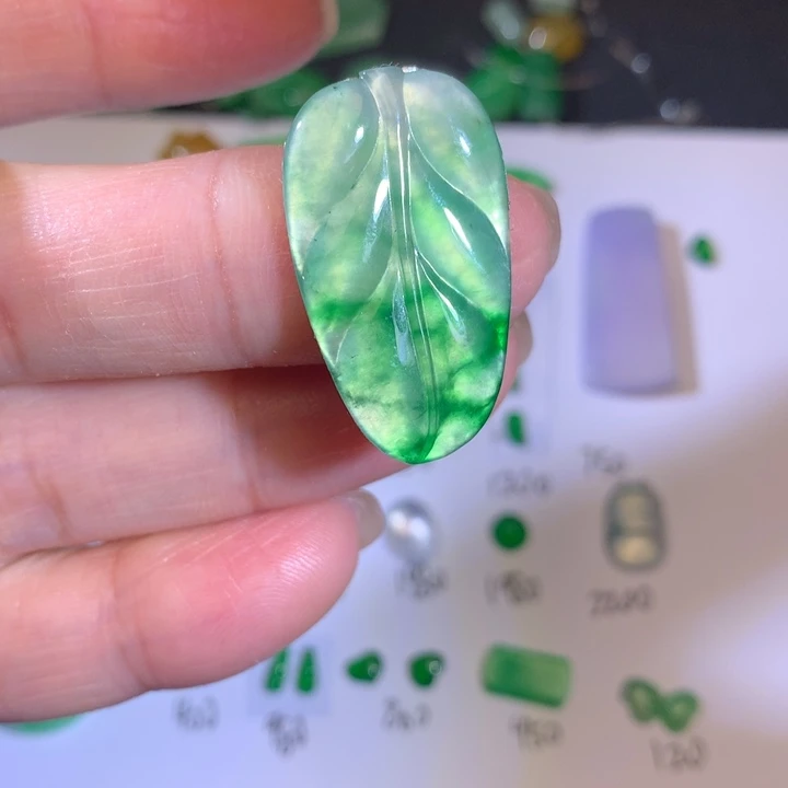 翡翠未镶嵌套链叶子